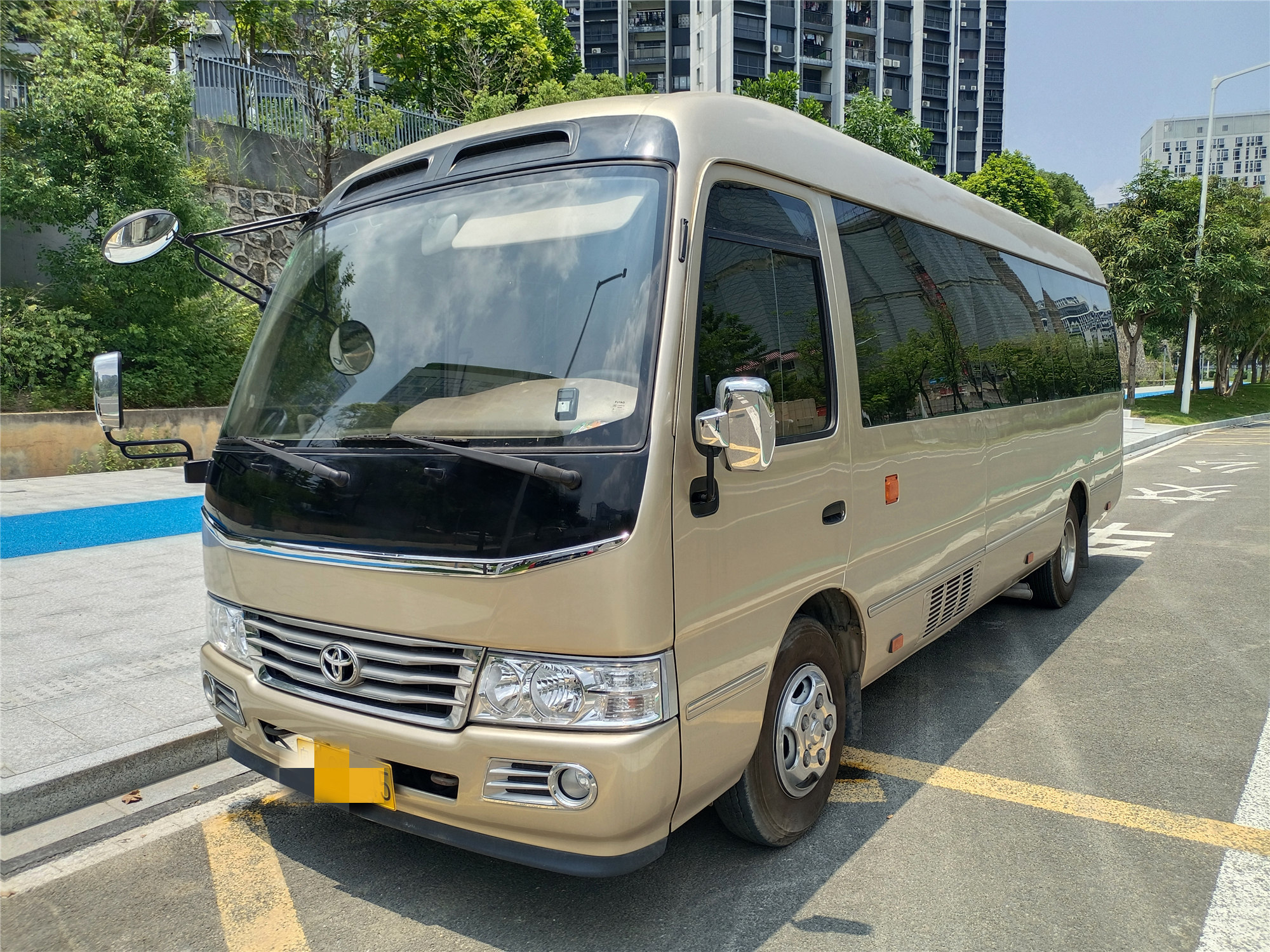 廣州租車：17-23座中巴
